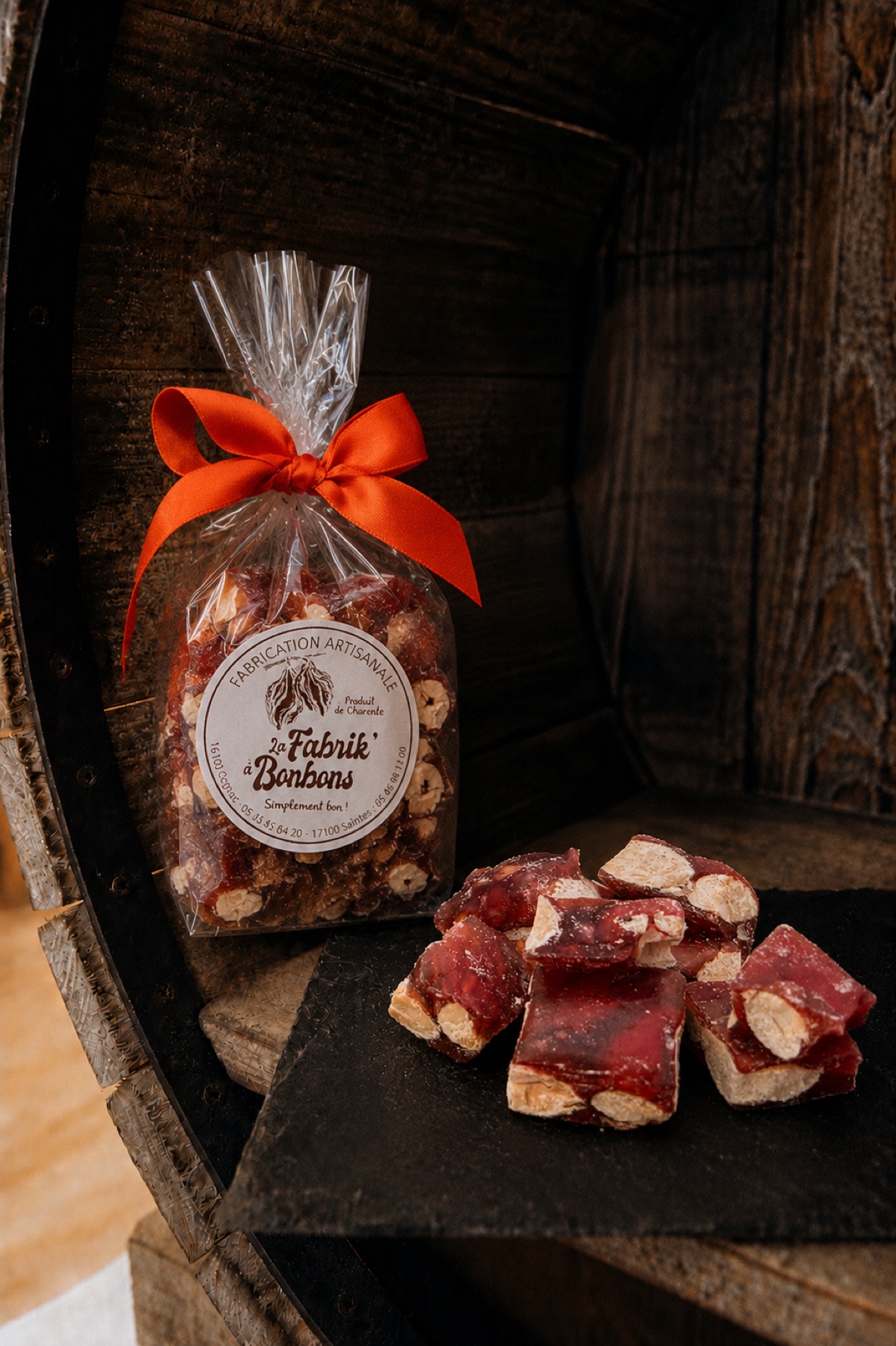 Nougat Rouge – nougat dur aux amandes – La Fabrik' à Bonbons